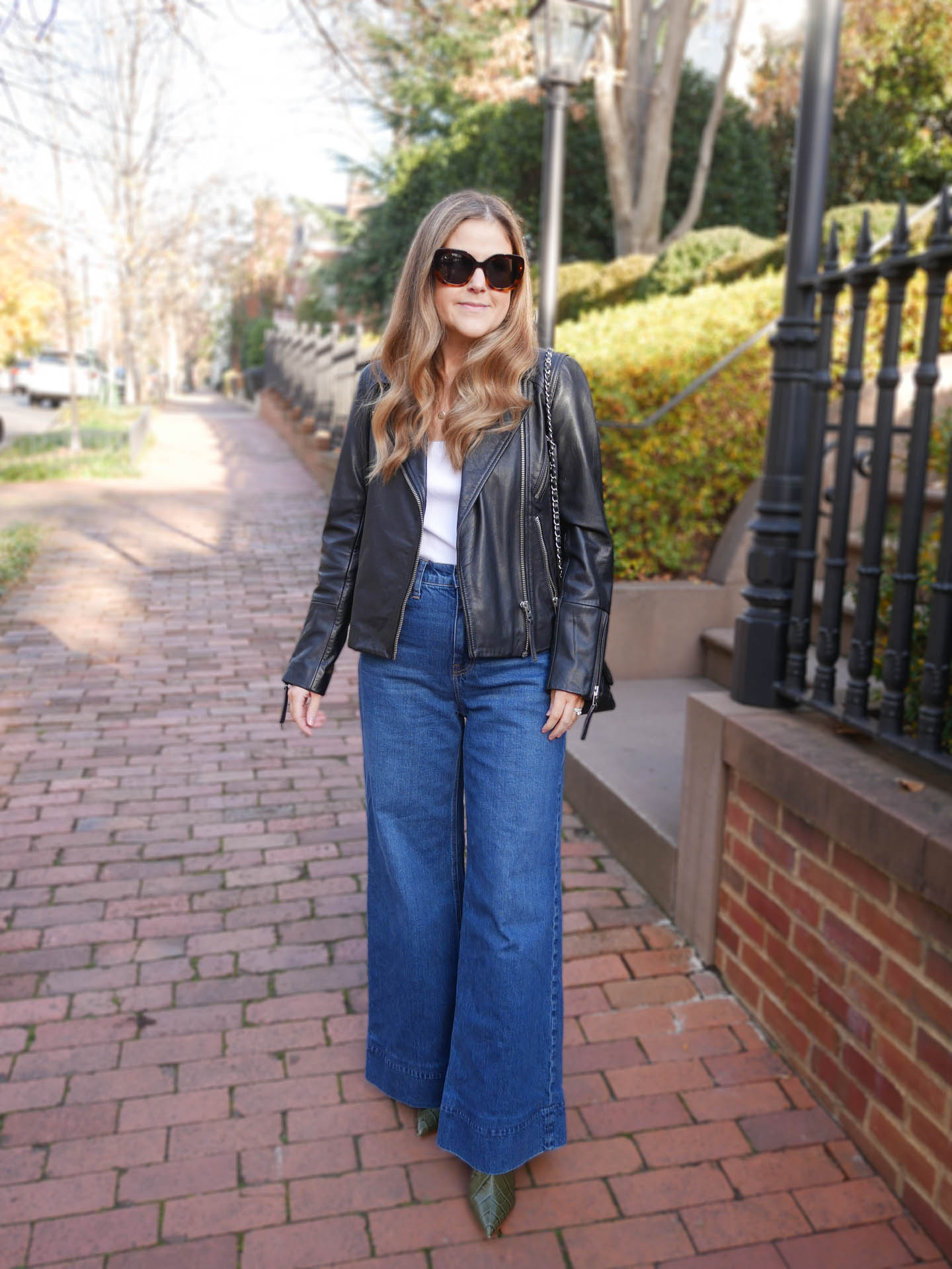 15 Black Leather Jacket Outfits How To Pick The Right Jacket 15-black-leather-jacket-outfits-how-to-pick-the-right-jacket